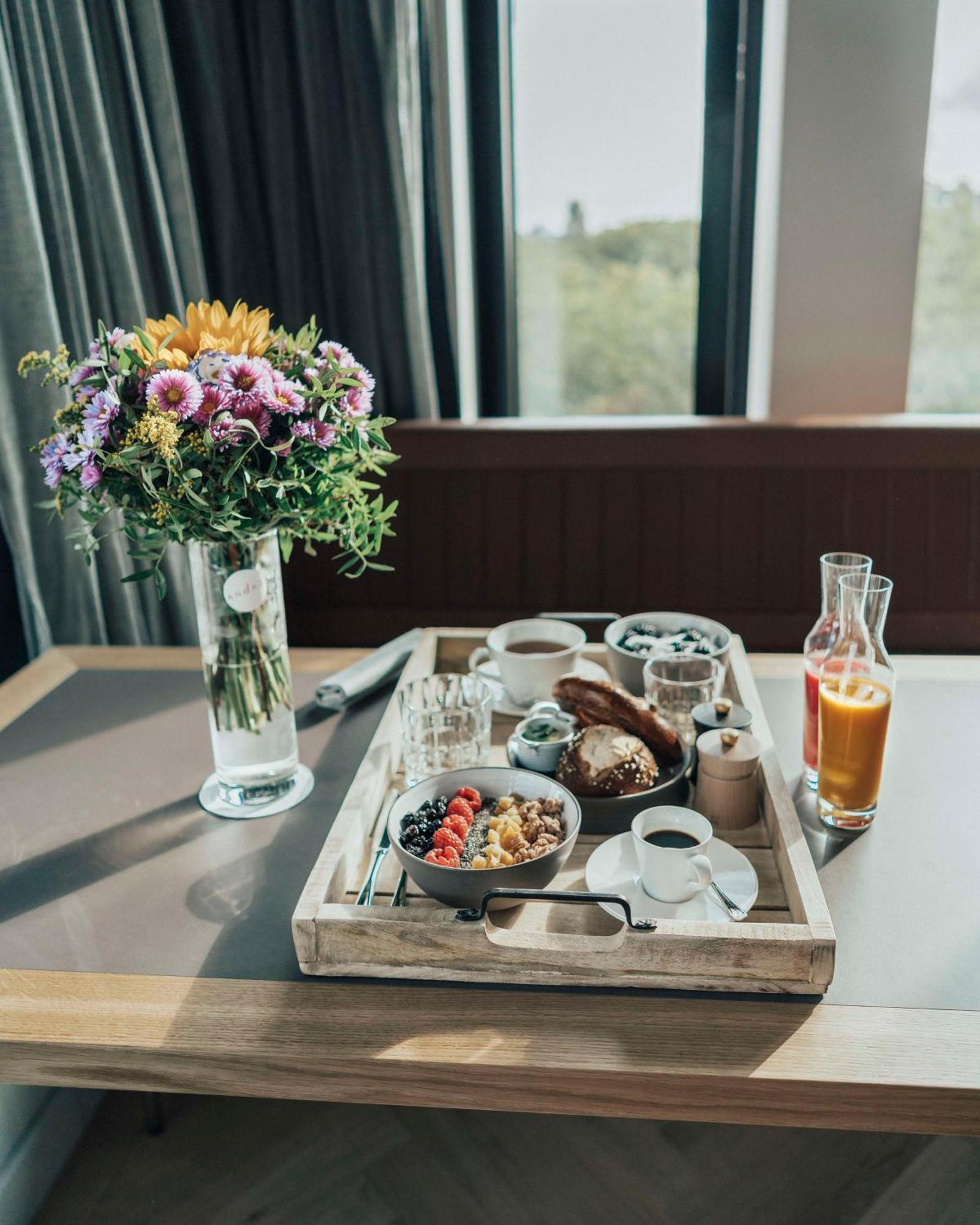 Andaz Munich Schwabinger Tor, By Hyatt Hotel Kültér fotó Room service