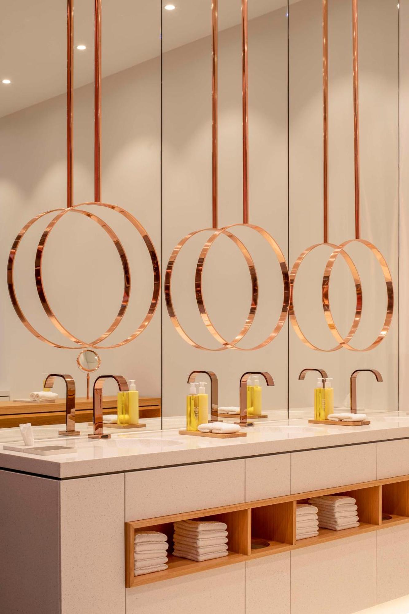 Andaz Munich Schwabinger Tor, By Hyatt Hotel Kültér fotó Bathroom fixtures