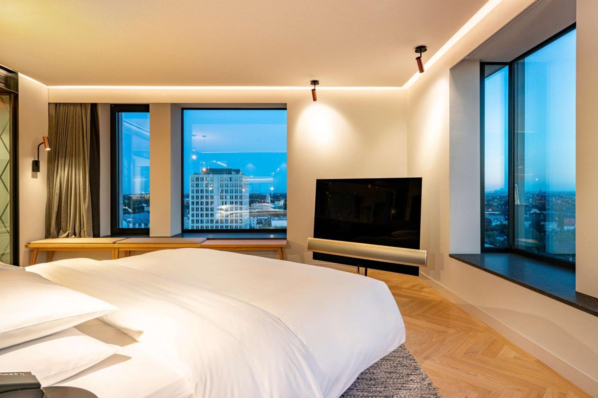 Andaz Munich Schwabinger Tor, By Hyatt Hotel Kültér fotó A bedroom at the hotel