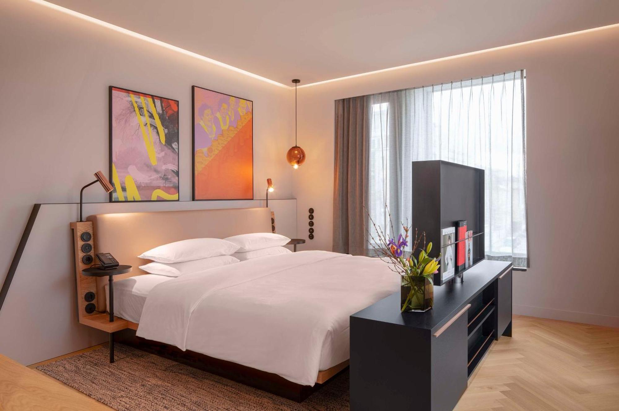 Andaz Munich Schwabinger Tor, By Hyatt Hotel Kültér fotó A bedroom at the hotel