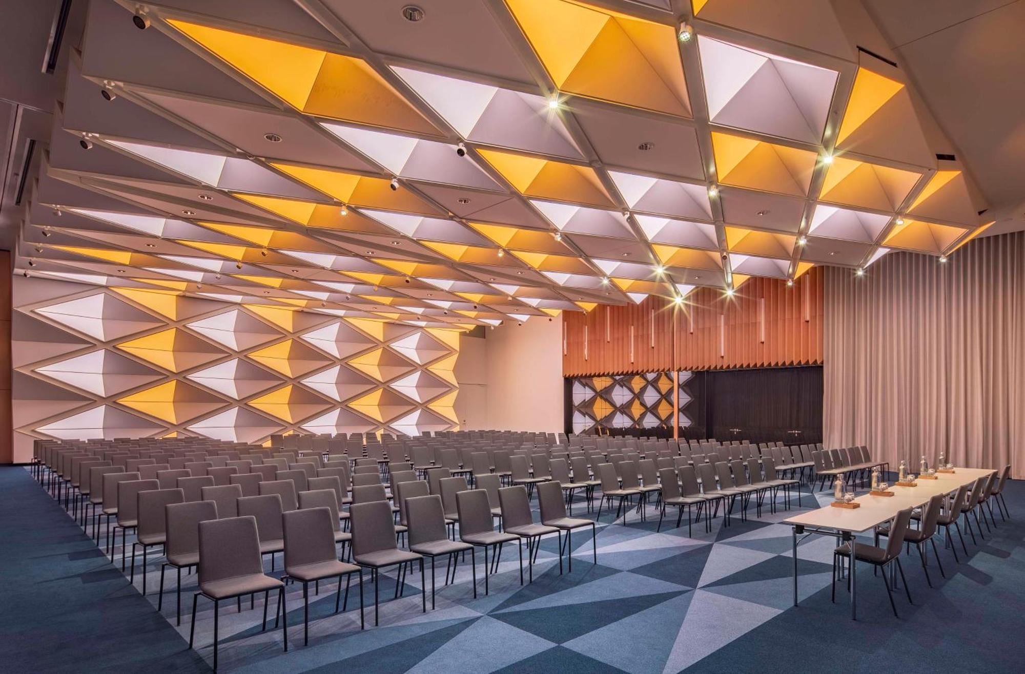 Andaz Munich Schwabinger Tor, By Hyatt Hotel Kültér fotó The interior of the conference centre